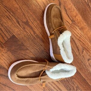 Flojos Women's Moccasins in Brown and White